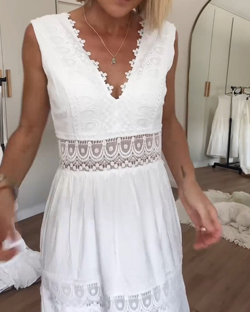 Aurélie | Elegant Lace Dress with V-Neck