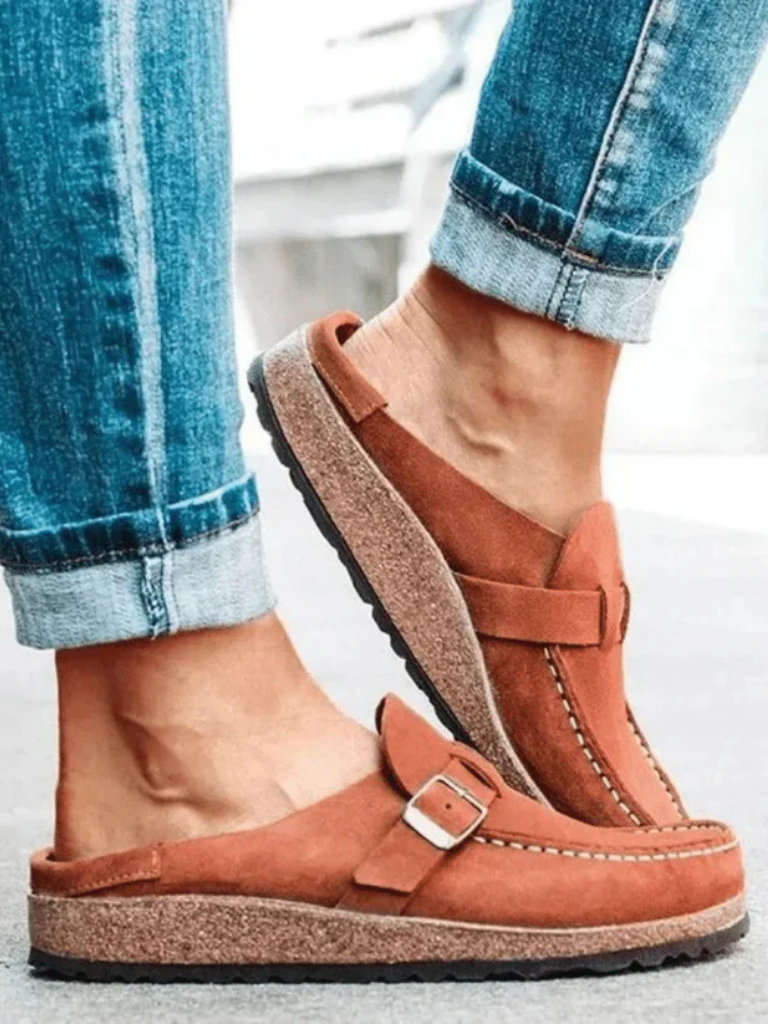 Mazy | Suede Buckle Comfort Clogs
