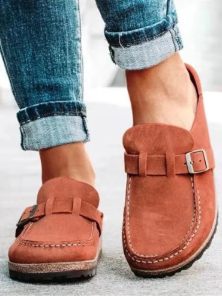 Mazy | Suede Buckle Comfort Clogs
